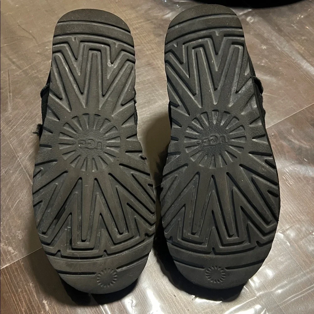 UGG AIDAH MINI  BLACK. Sz 7